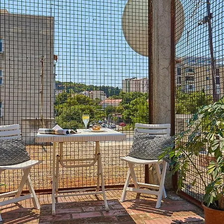Apartment D&l